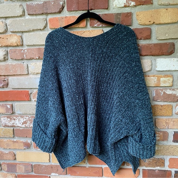 POL Green Oversized Cardigan Sweater — Size Small - Picture 2 of 4